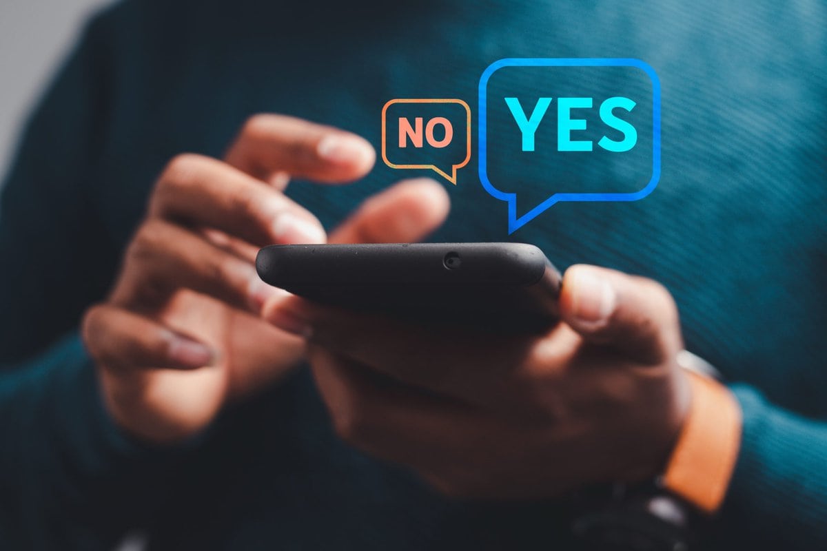 Decision,Idea,Yes,No,Businessmen,Opt,For,Online,Business,Investments. 7 Seconds to engage with any customer.